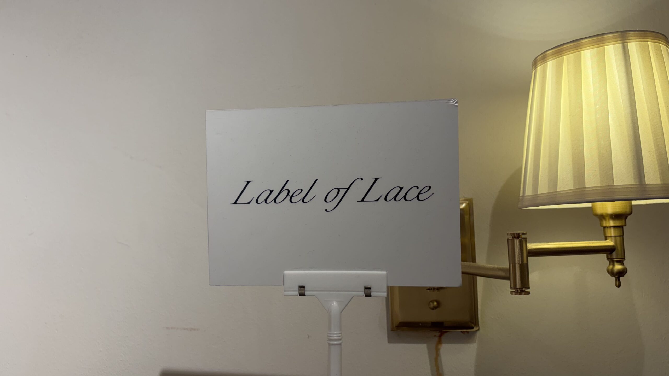 Label of Lace のブランド名カード